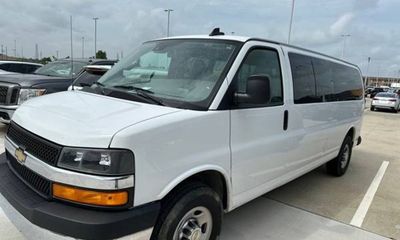 2024 Chevrolet Express LT EXT