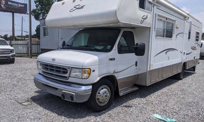 2002 Ford E-450 Super Duty Base