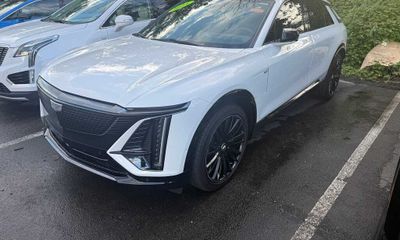 2024 Cadillac Lyriq Sport 1