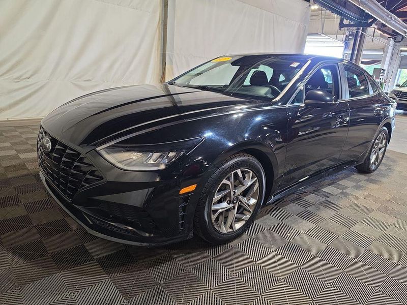 2022 Hyundai Sonata — a typically priced live listing