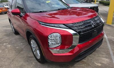 2024 Mitsubishi Outlander ES