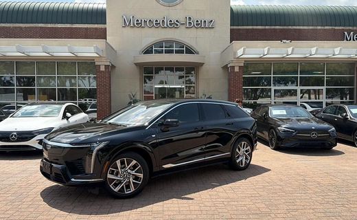 2025 Cadillac Optiq Luxury 1