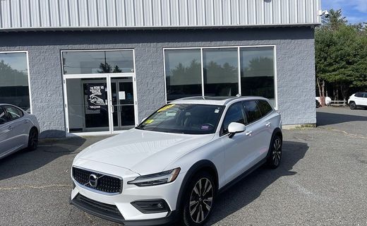 2021 Volvo V60CC Momentum