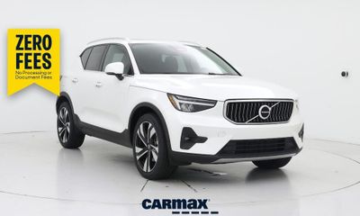 2023 Volvo XC40 Plus Bright