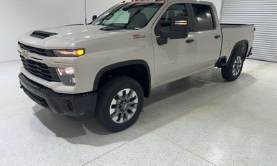 2026 Chevrolet Silverado HD Custom