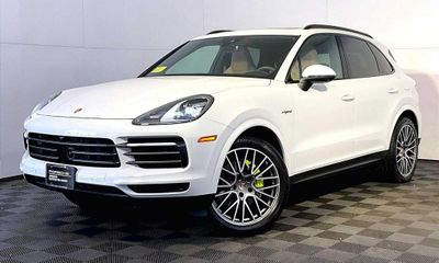 2023 Porsche Cayenne E Hybrid Platinum
