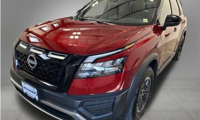 2024 Nissan Pathfinder SV