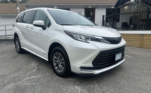 2021 Toyota Sienna LE