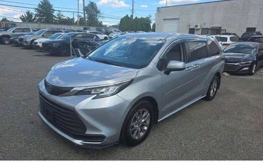 2021 Toyota Sienna LE