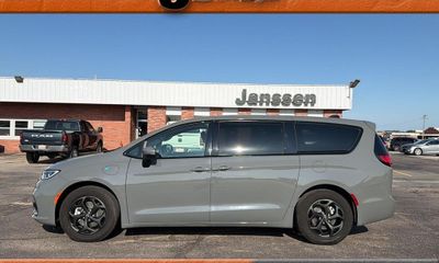 2023 Chrysler Pacifica Touring L