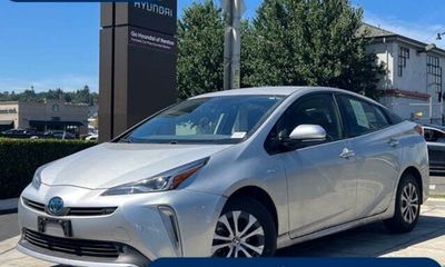 2020 Toyota Prius LE