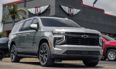 2025 Chevrolet Suburban RST