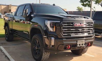 2024 GMC Sierra HD AT4