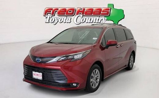 2025 Toyota Sienna XLE