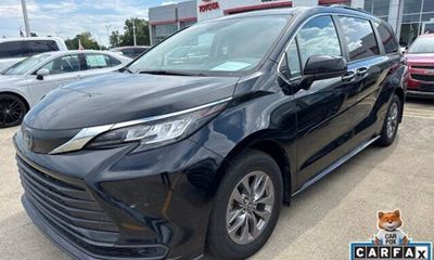 2023 Toyota Sienna LE