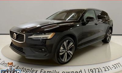 2025 Volvo V60CC Plus