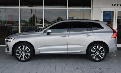 2022 Volvo XC60 Momentum