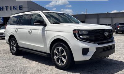 2027 Ford Expedition Active