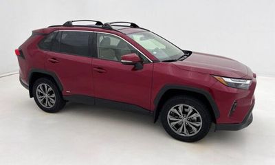 2024 Toyota RAV4 XLE Premium