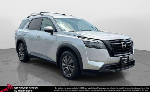 2023 Nissan Pathfinder SV
