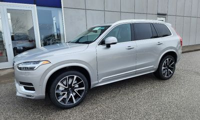 2023 Volvo XC90 Plus Bright
