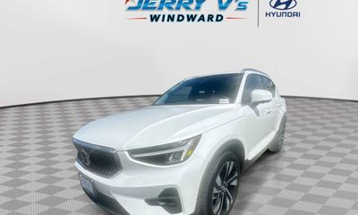 2023 Volvo XC40 Plus Bright