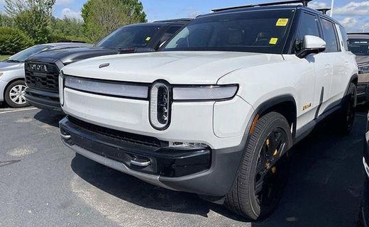 2023 Rivian R1S Adventure
