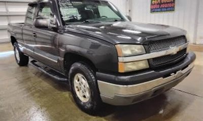 2004 Chevrolet Silverado LS