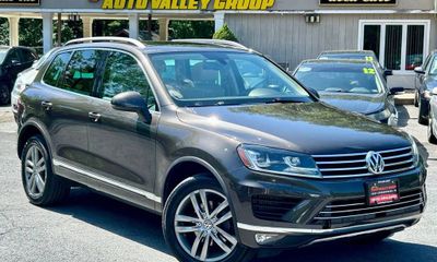 2016 Volkswagen Touareg Sport FSI Only