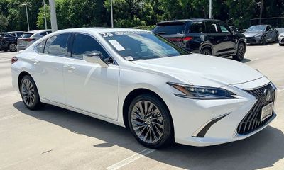 2025 Lexus ES 300H Ultra Luxury