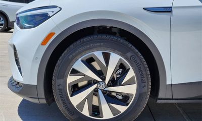 2023 Volkswagen ID 4 Pro