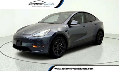 2023 Tesla Model Y Long Range W