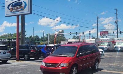 2004 Chrysler Town AND Country Limited