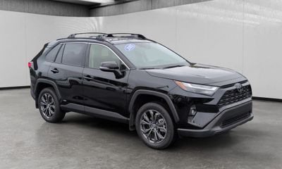 2025 Toyota RAV4 XLE Premium