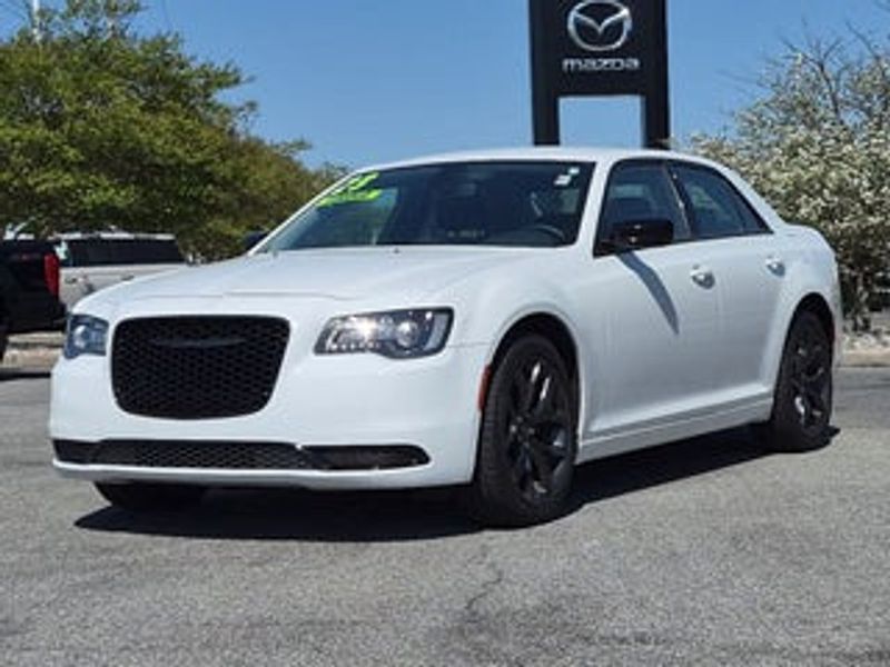 2022 Chrysler 300 — a typically priced live listing