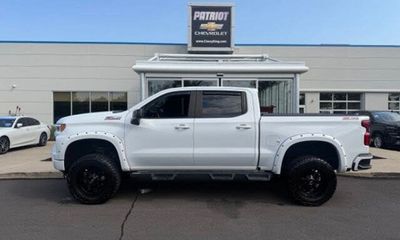 2023 Chevrolet Silverado RST