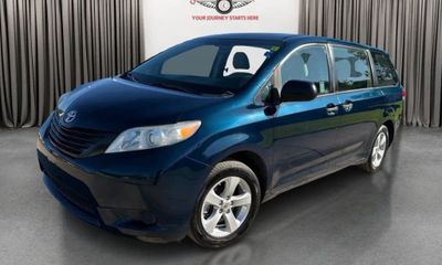 2012 Toyota Sienna Base 7 Passenger