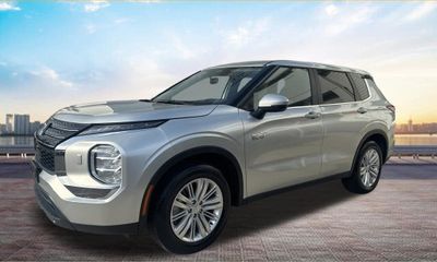 2025 Mitsubishi Outlander ES