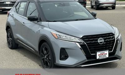 2023 Nissan Kicks SR
