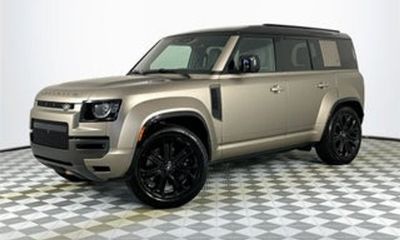 2025 Land Rover Defender Octa Edition ONE