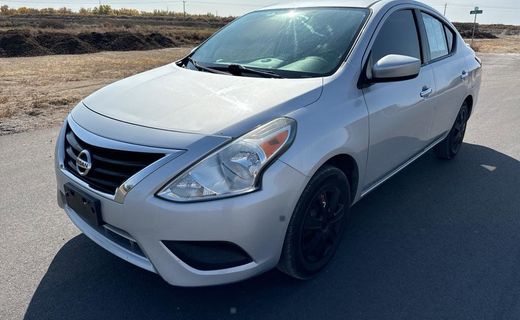 2016 Nissan Versa SV