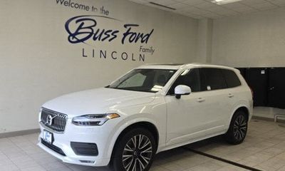 2022 Volvo XC90 Momentum
