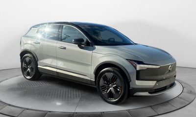 2026 Volvo EX30 CC Ultra