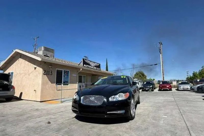 2011 Jaguar XF — a typically priced live listing