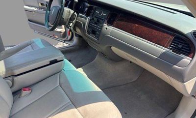 2006 Lincoln Town CAR Signature Limited