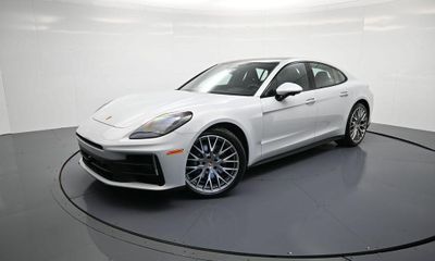 2026 Porsche Panamera 4