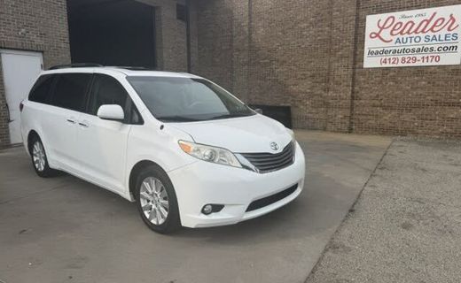2014 Toyota Sienna XLE 7 Passenger