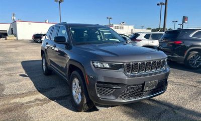 2022 Jeep Grand Cherokee Laredo