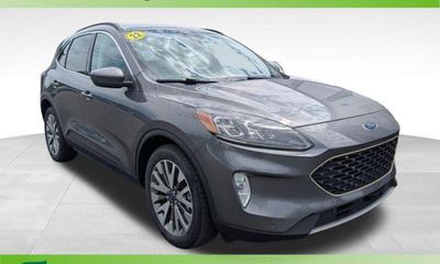 2022 Ford Escape Titanium Fhev