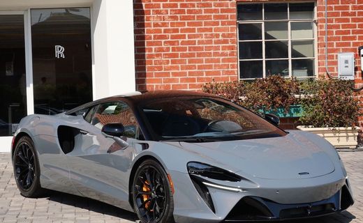 2023 McLaren Artura